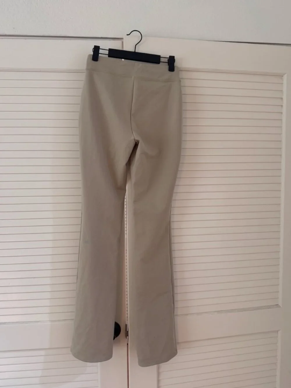 Alo Airbrush High-Waist Flutter Legging, Taupe, Size S